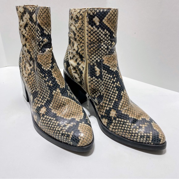 Treasure and Bond Women’s Snake skin booties Size 7.5 - Picture 2 of 6